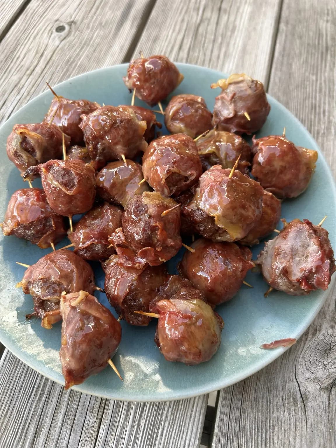 MOINK Balls met glaze op een bord